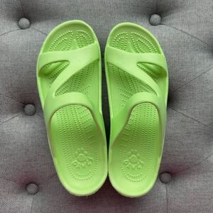 DAWGS Women’s Z Sandals Size 7 Soft Lime New